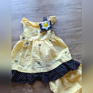 2/$10 gingham bee set